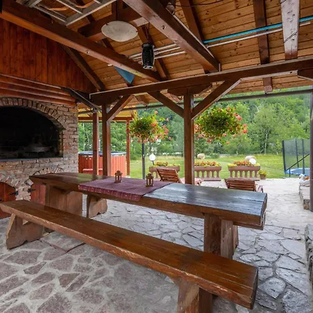 펜션 Amazing In With Sauna Blazevci